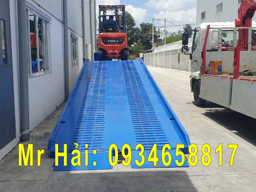cầu xe nâng dạng phi gân chống trượt