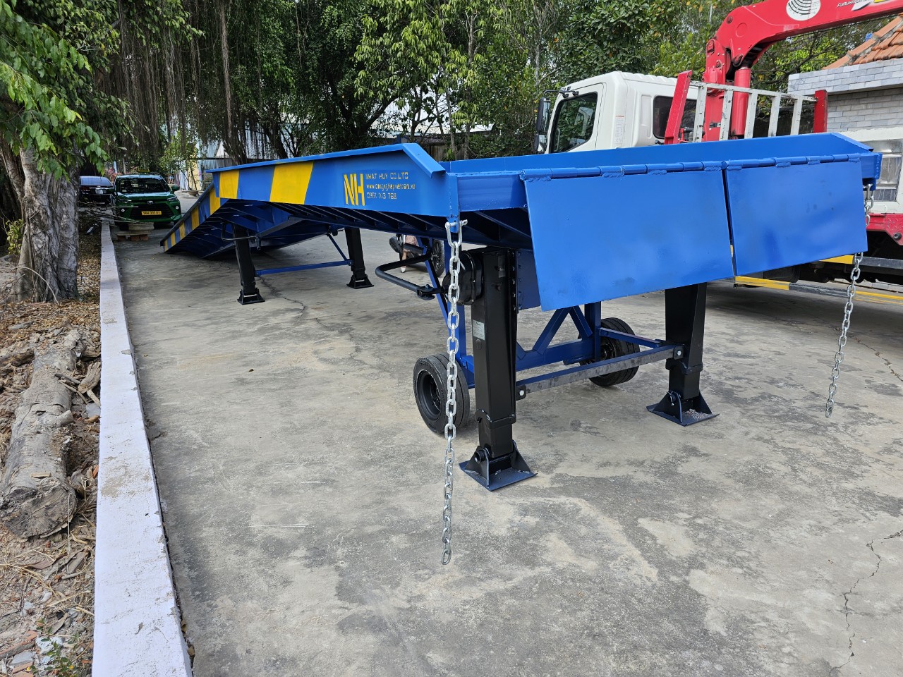 hình ảnh cầu lên container